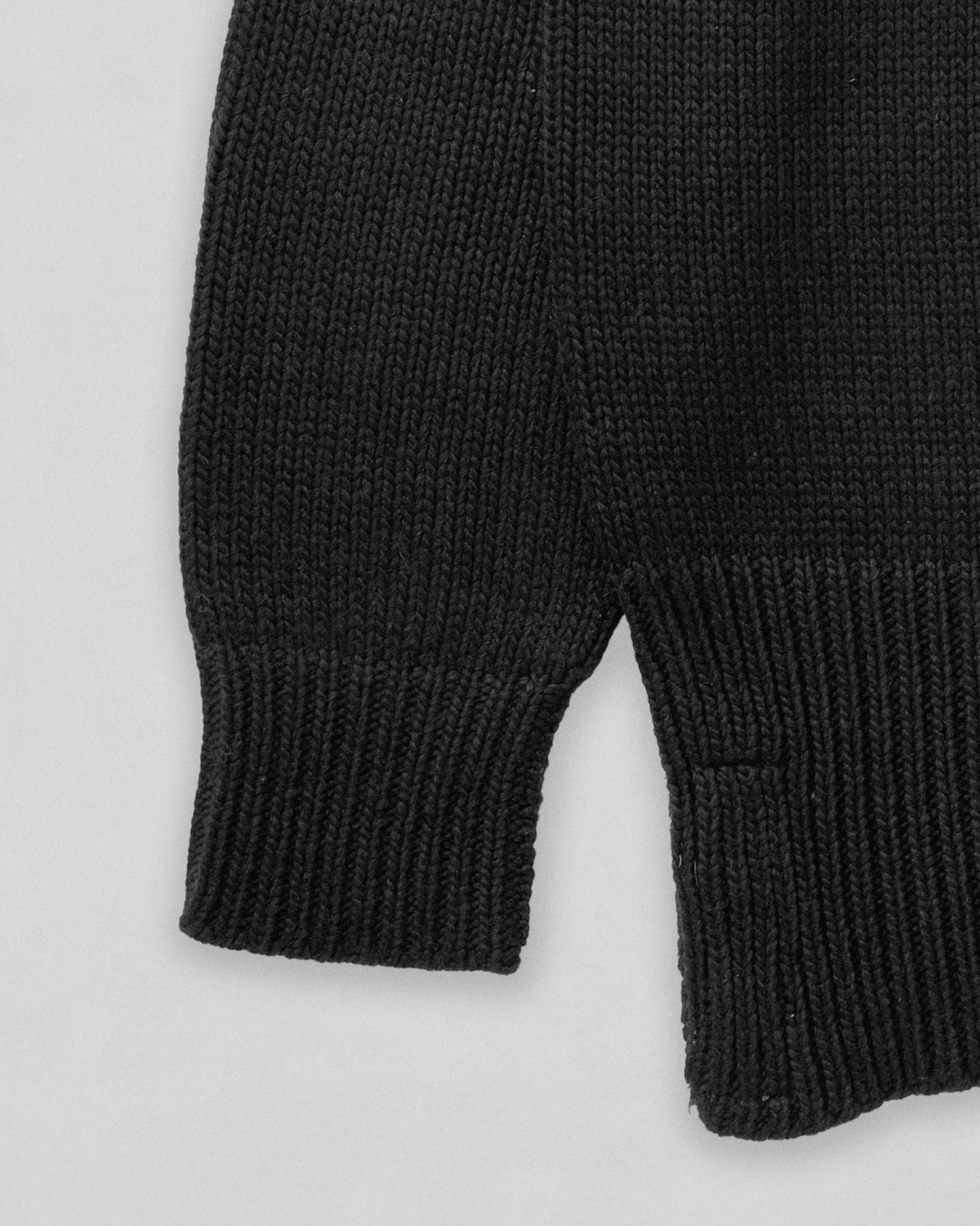 LOWE & CAMBELL V-NECK SWEATER 4