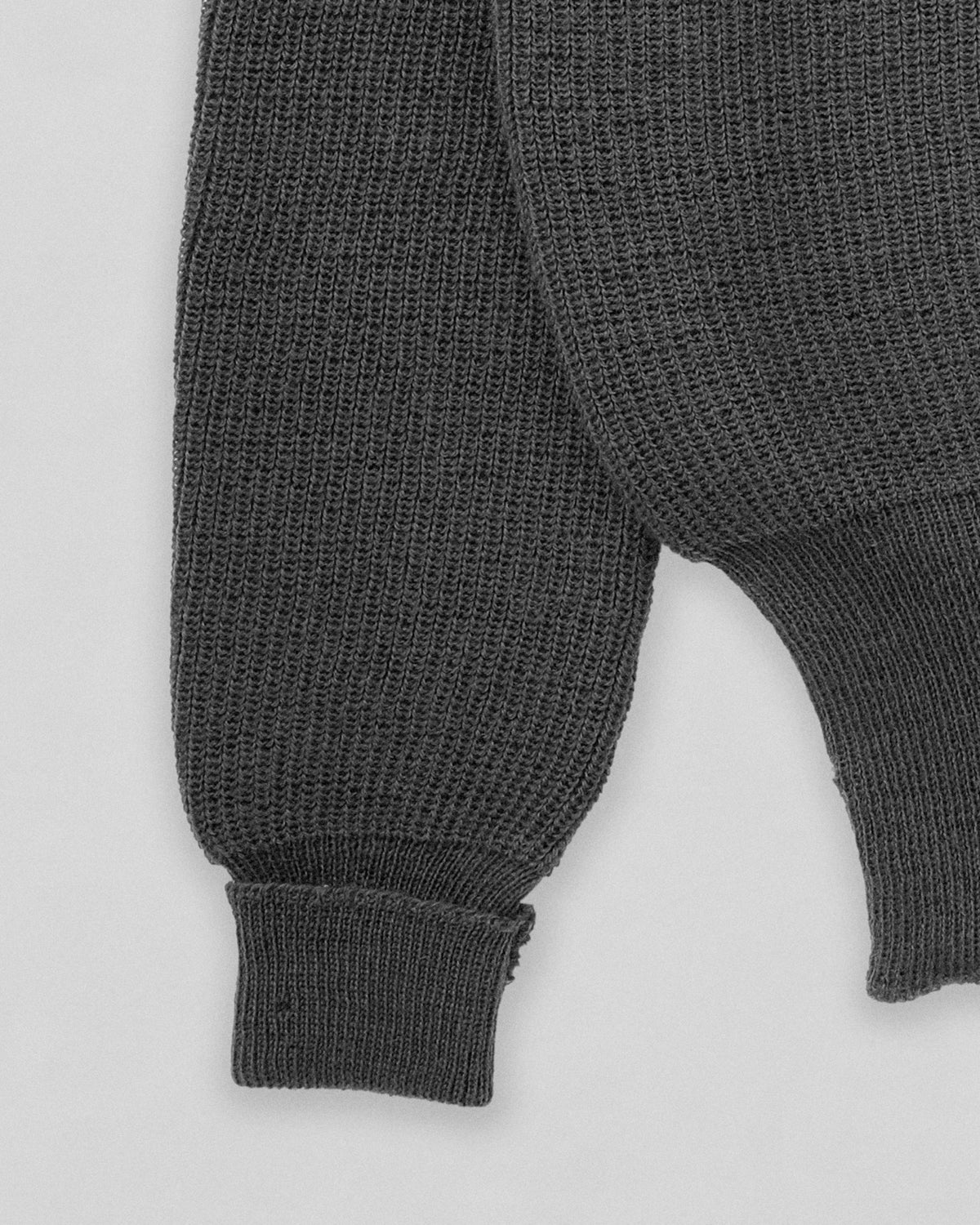 MCGREGOR V-NECK SWEATER 4